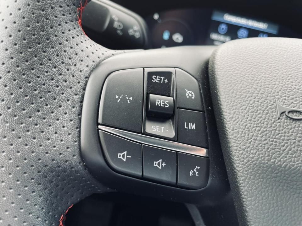 ford-kuga-2024-hibrido-2488cc