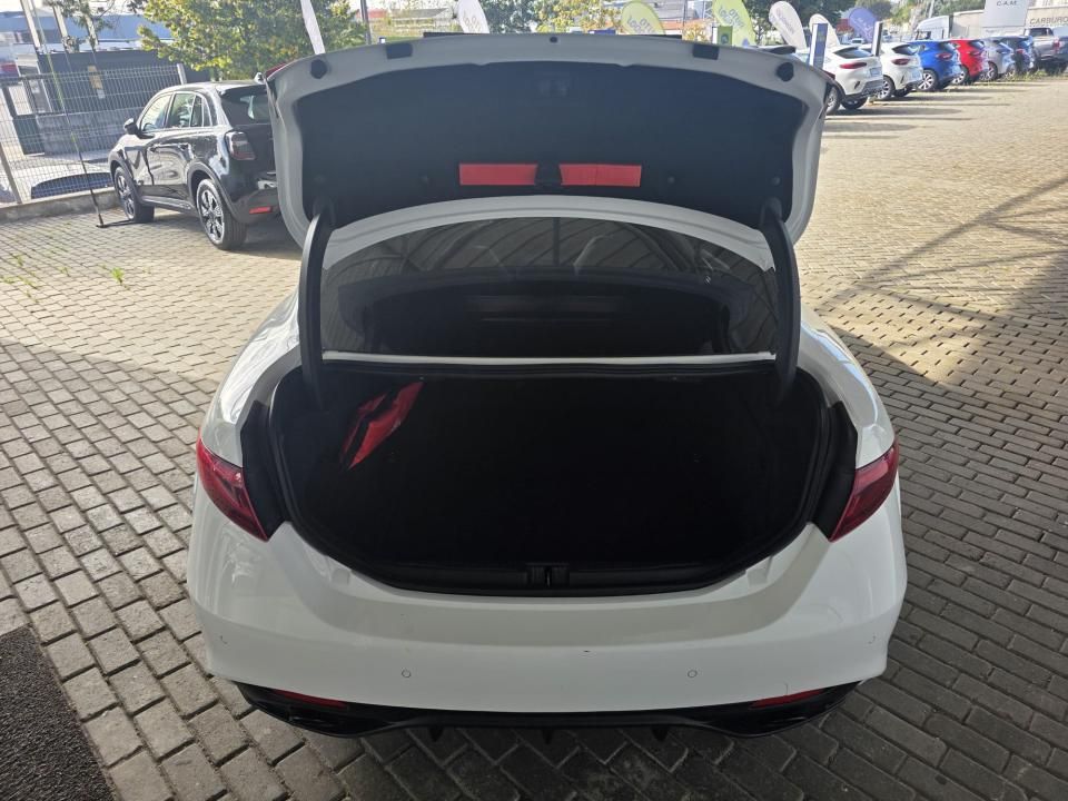 alfa-romeo-giulia-2023-diesel-2143cc
