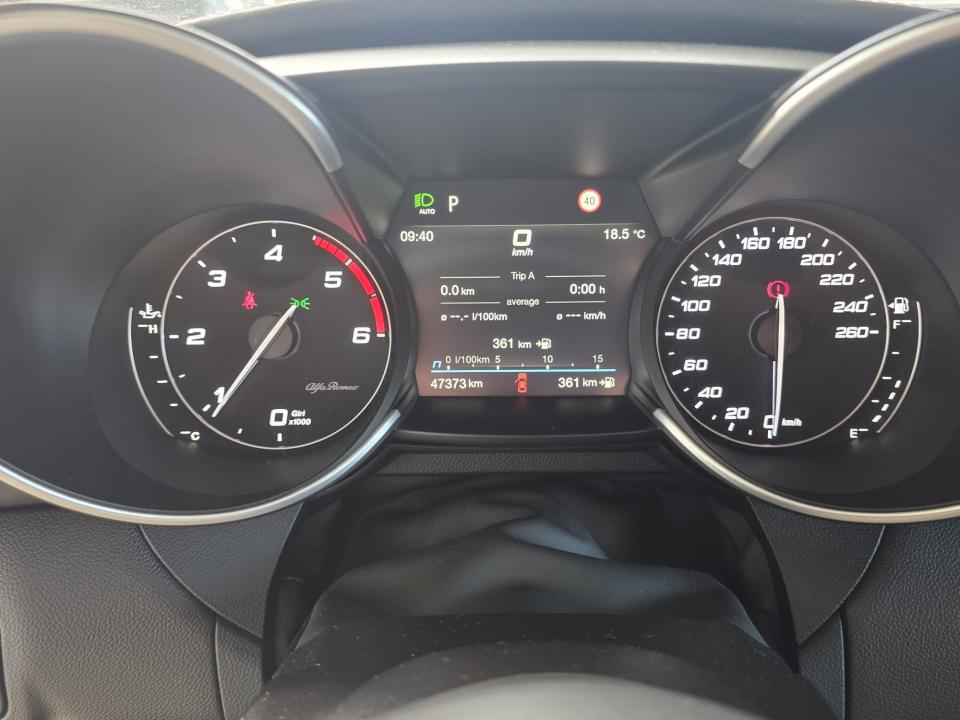 alfa-romeo-giulia-2023-diesel-2143cc