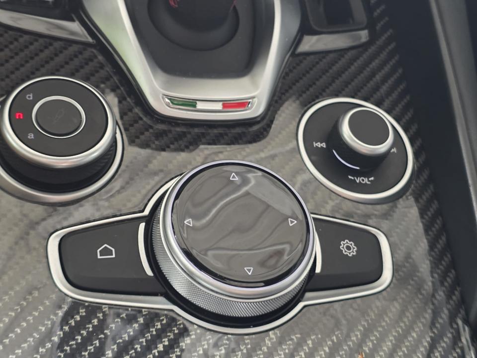 alfa-romeo-giulia-2023-diesel-2143cc