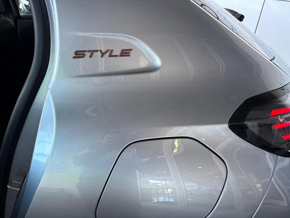 peugeot-208-2025-eletrico-0cc