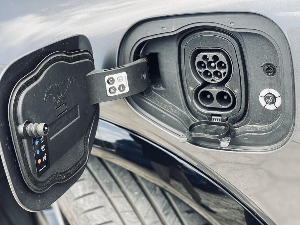 ford-mustang-mach-e-2023-eletrico-0cc