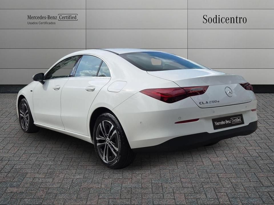 mercedes-benz-glb-2025-hibrido-1332cc