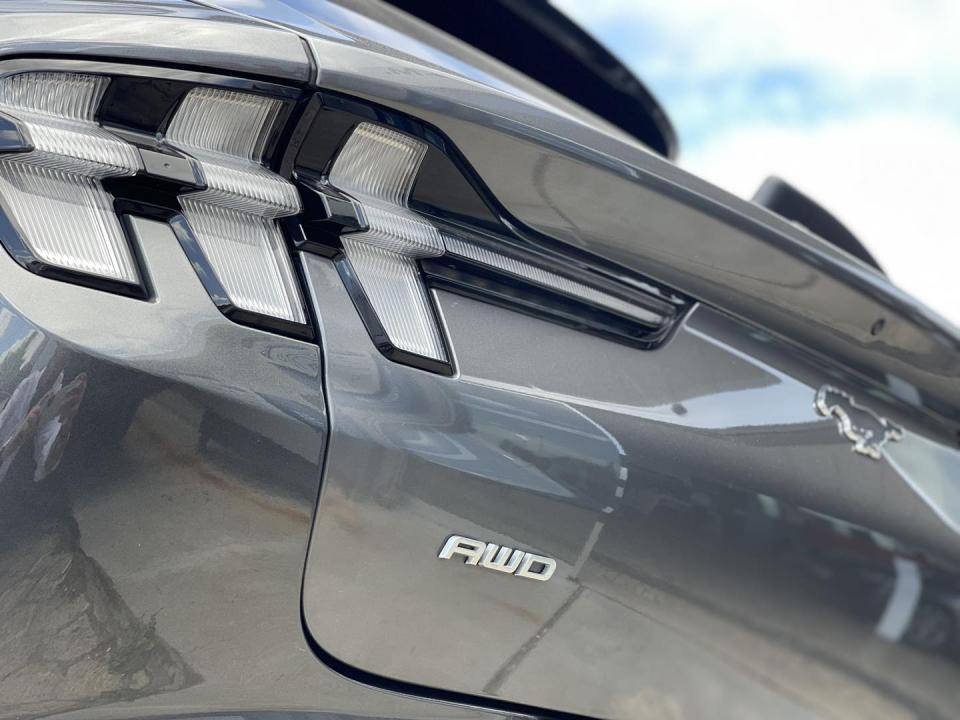 ford-mustang-mach-e-2023-eletrico-0cc