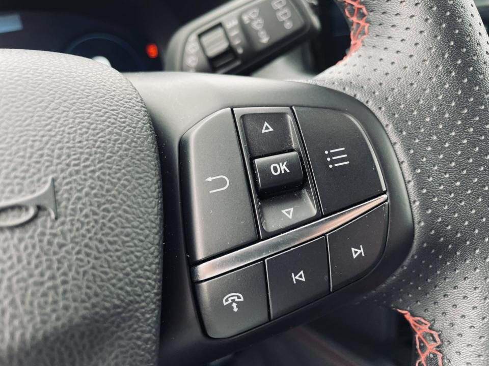 ford-kuga-2024-hibrido-2488cc