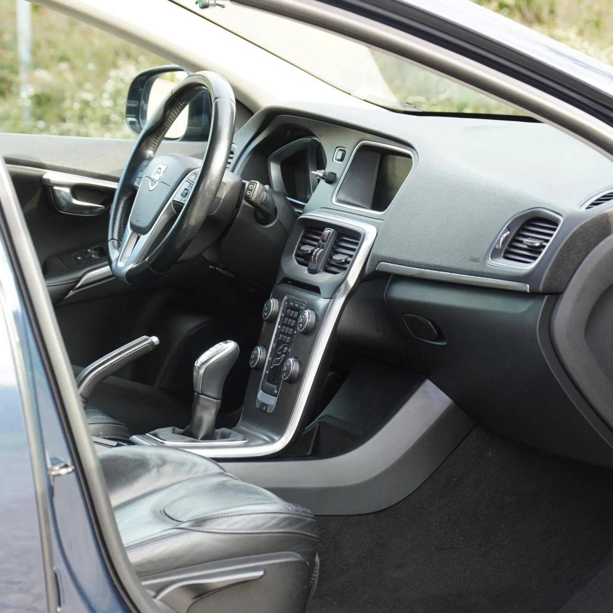 volvo-v40-2013-diesel-1560cc