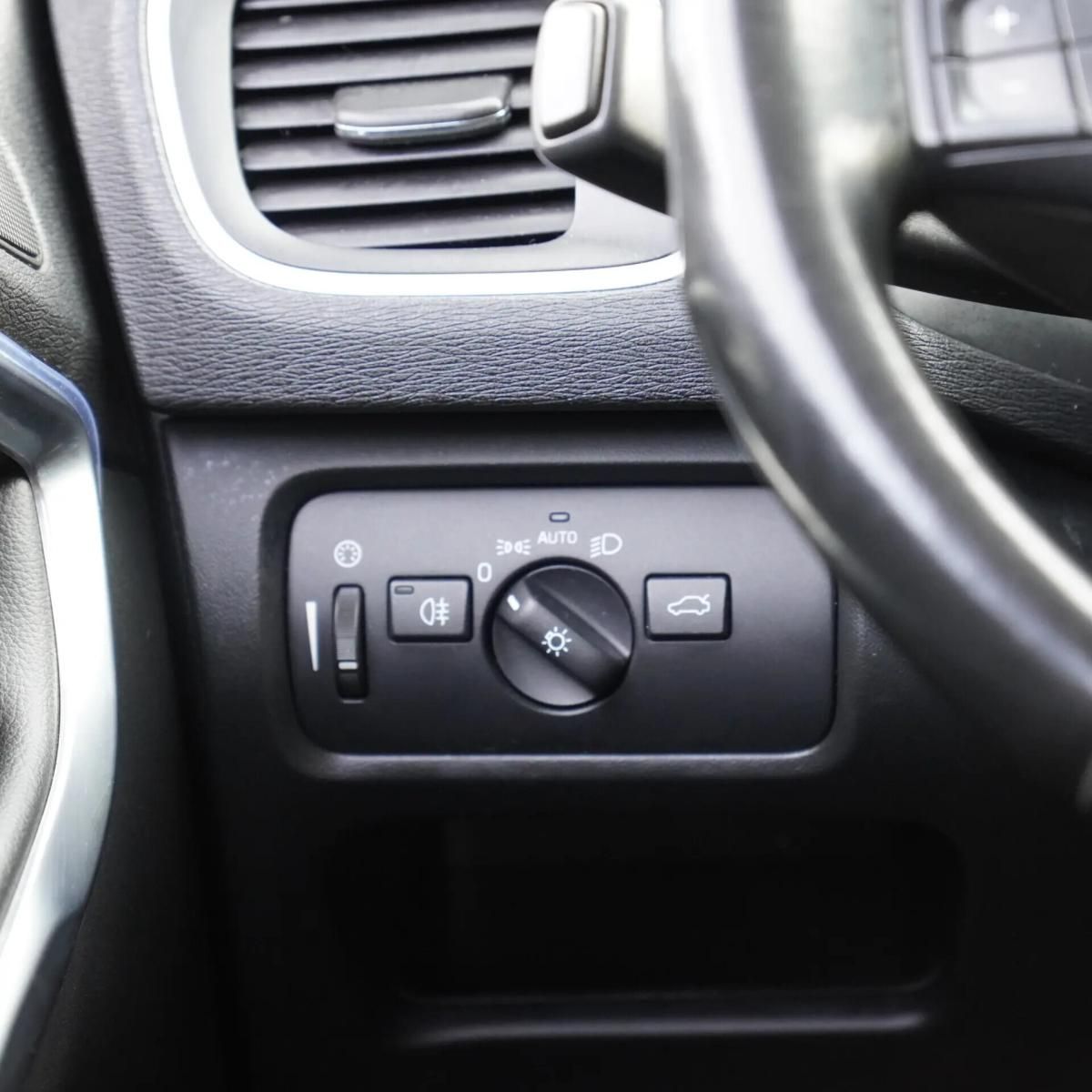 volvo-v40-2013-diesel-1560cc