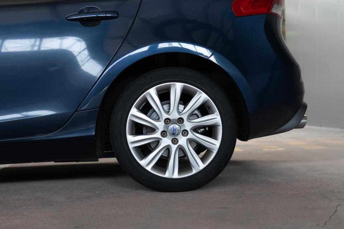volvo-v40-2013-diesel-1560cc