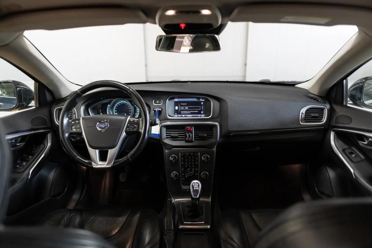 volvo-v40-2013-diesel-1560cc