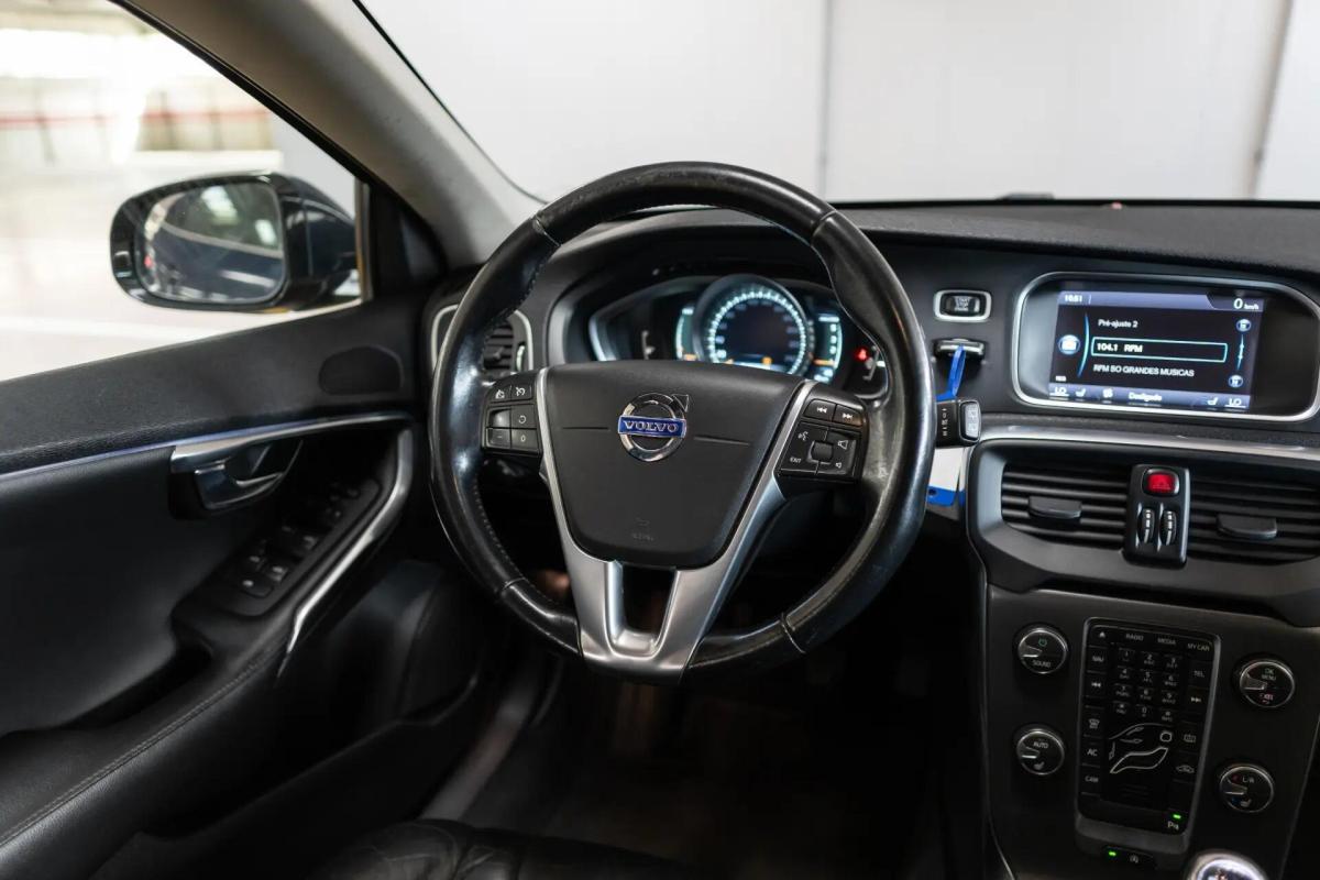 volvo-v40-2013-diesel-1560cc