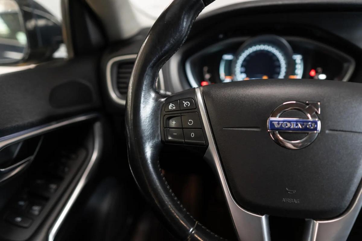 volvo-v40-2013-diesel-1560cc
