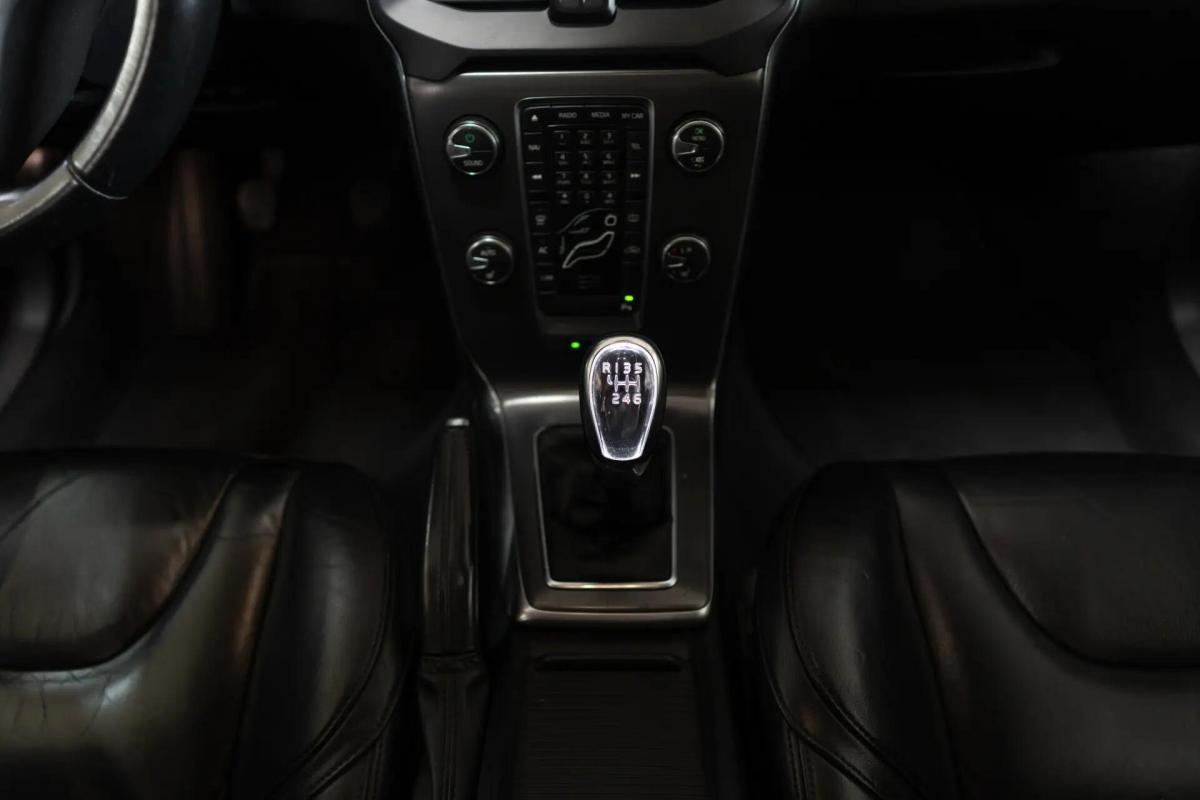 volvo-v40-2013-diesel-1560cc