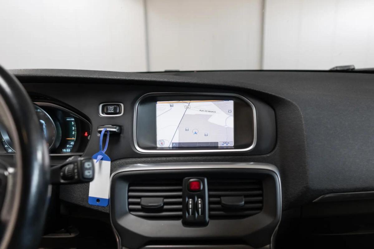 volvo-v40-2013-diesel-1560cc