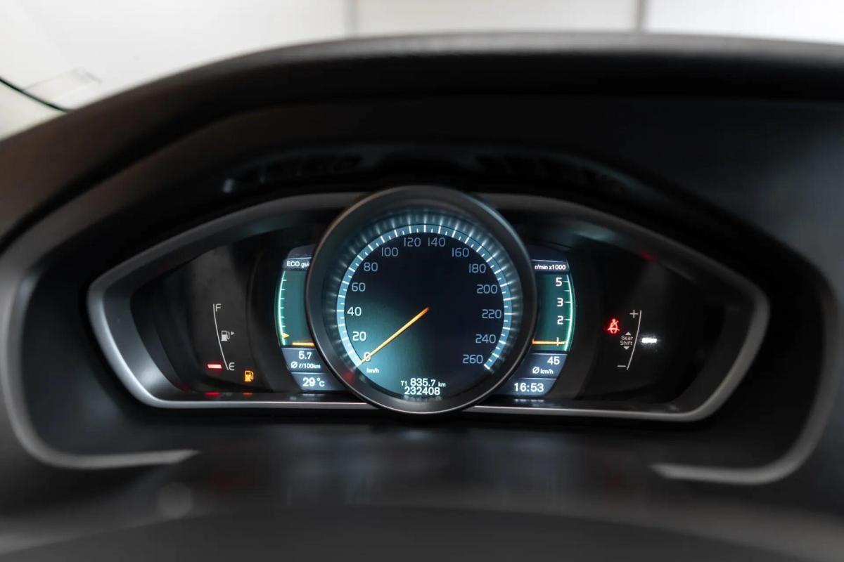 volvo-v40-2013-diesel-1560cc