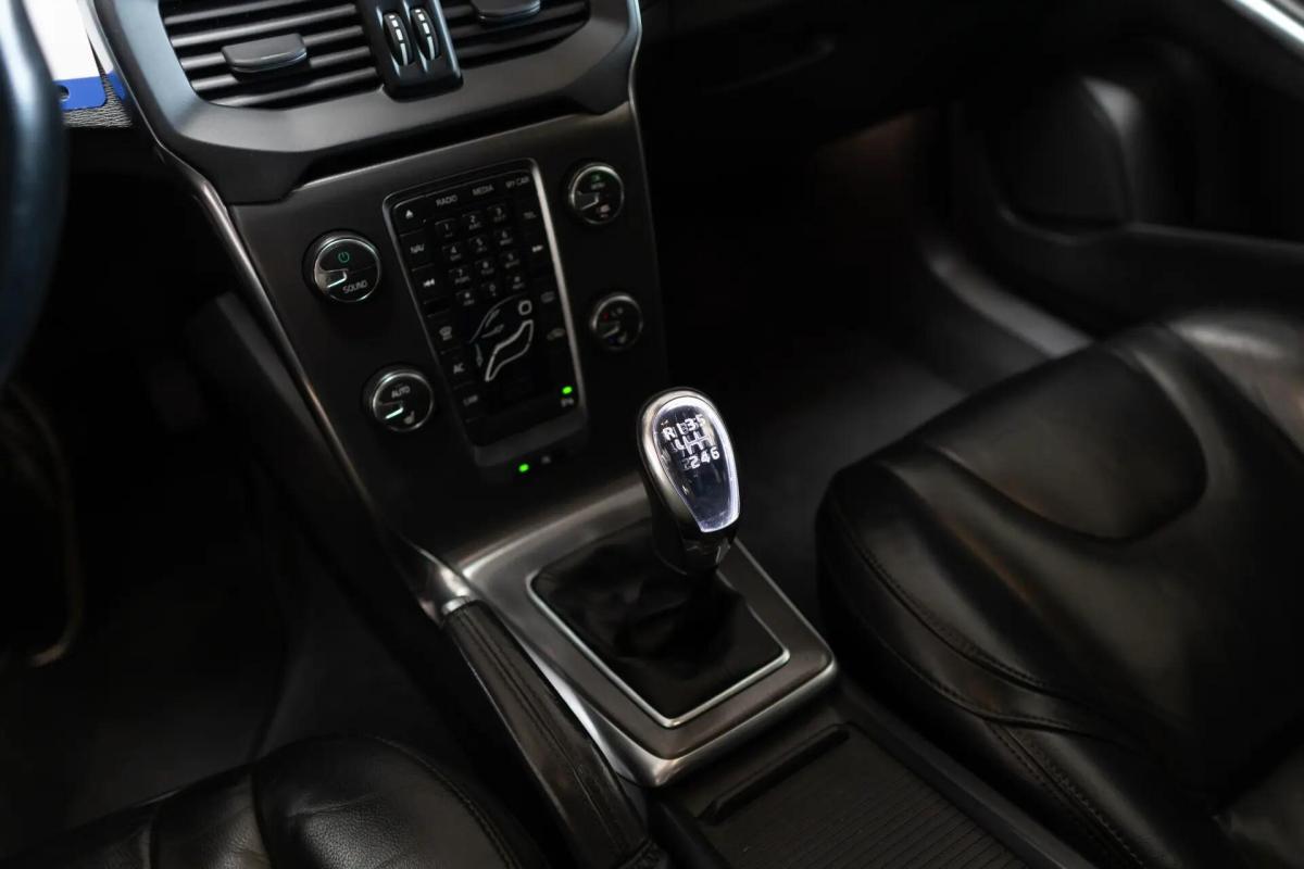 volvo-v40-2013-diesel-1560cc