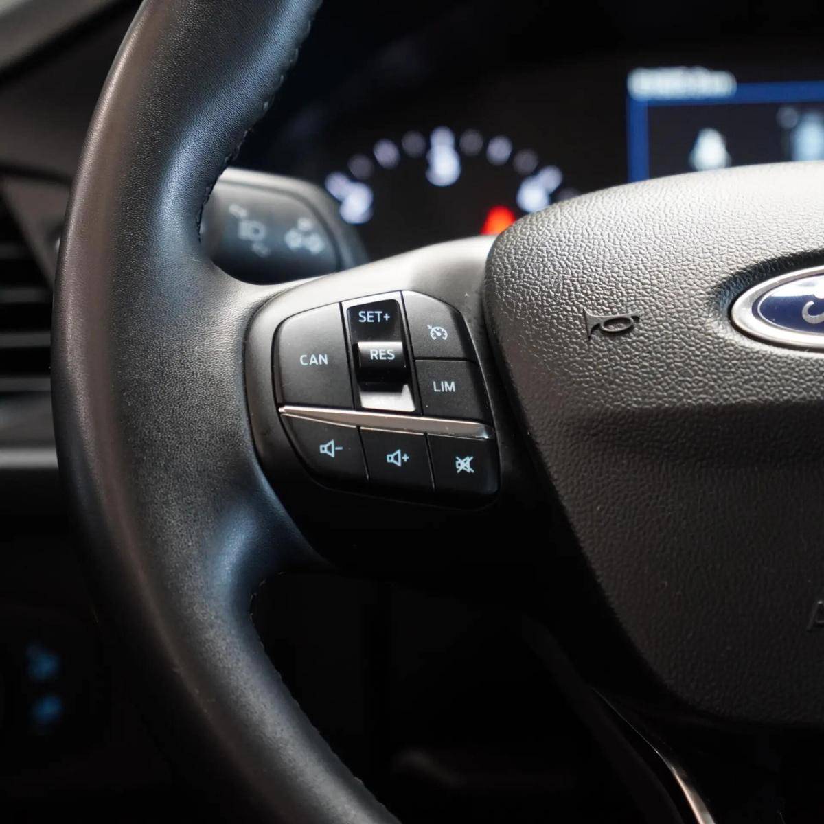 ford-focus-sw-2023-diesel-1499cc