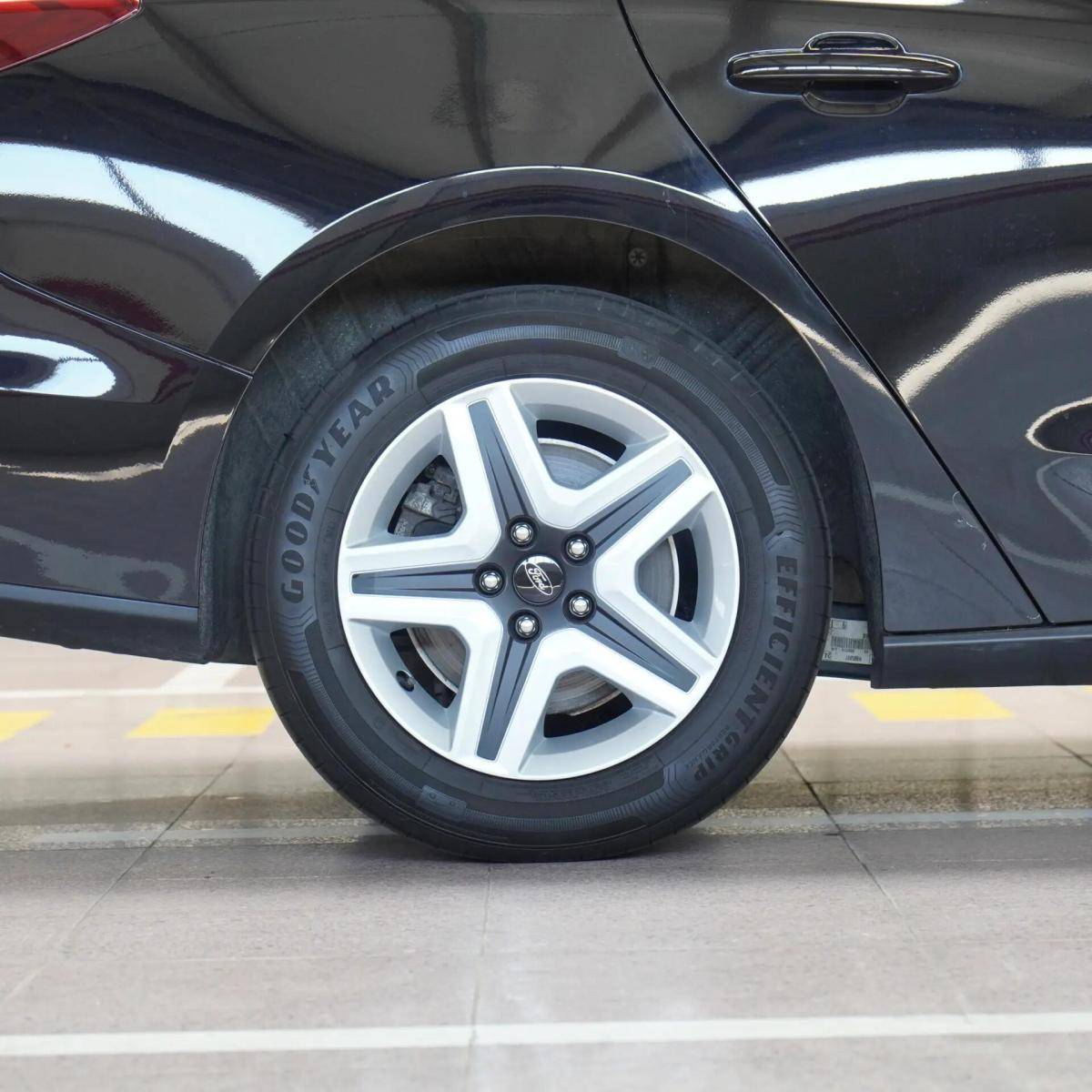 ford-focus-sw-2023-diesel-1499cc
