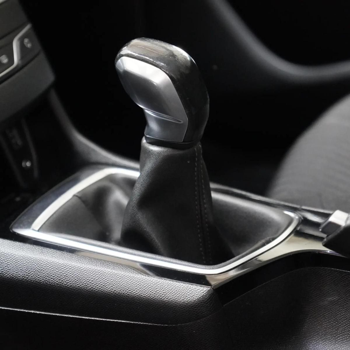 peugeot-308-2015-diesel-1560cc