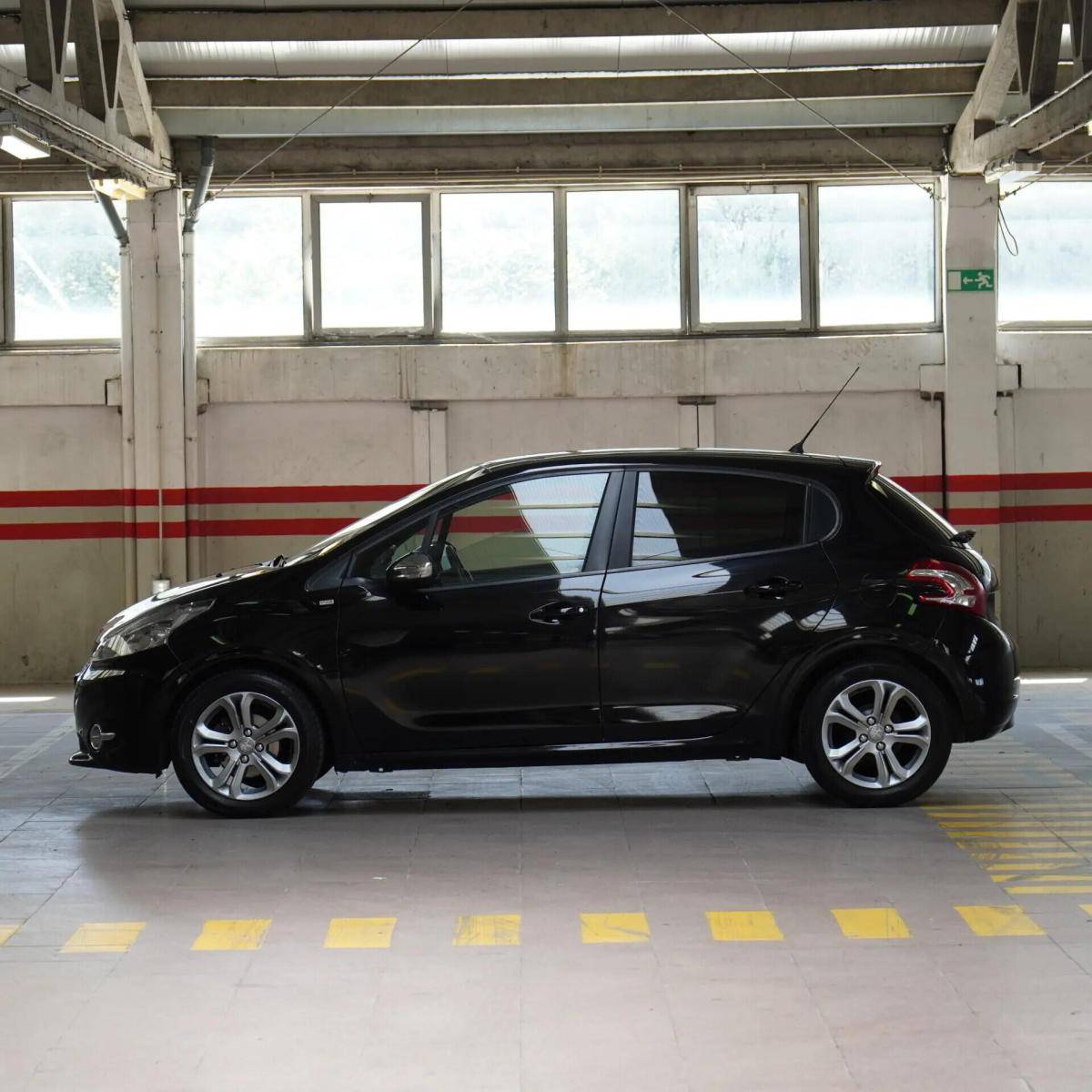 peugeot-208-2015-gasolina-1199cc