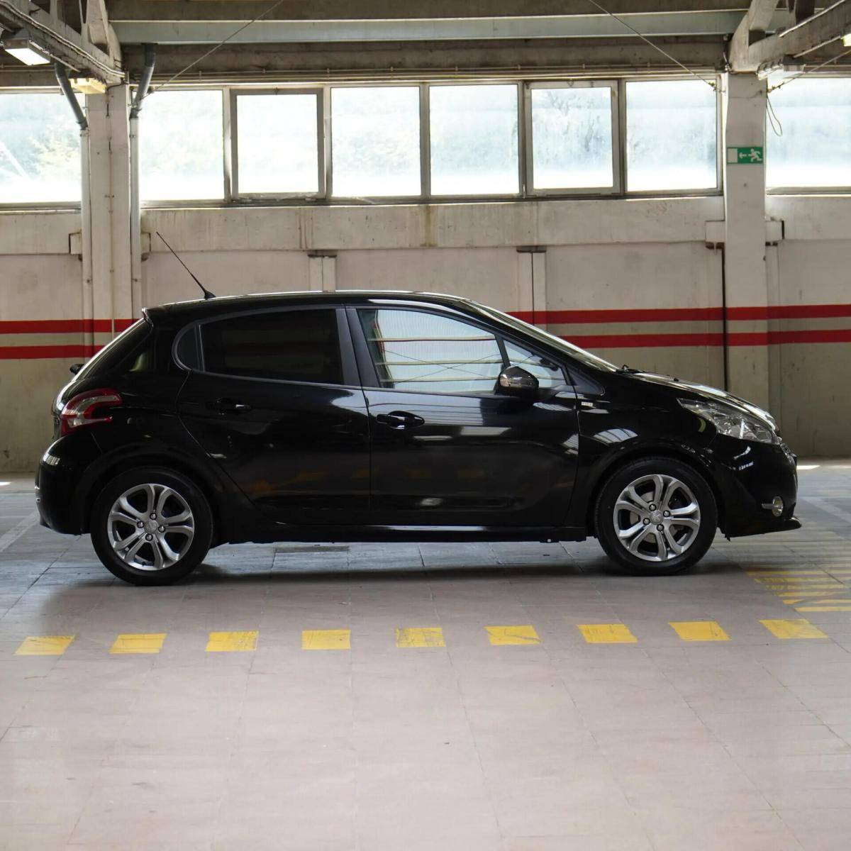 peugeot-208-2015-gasolina-1199cc