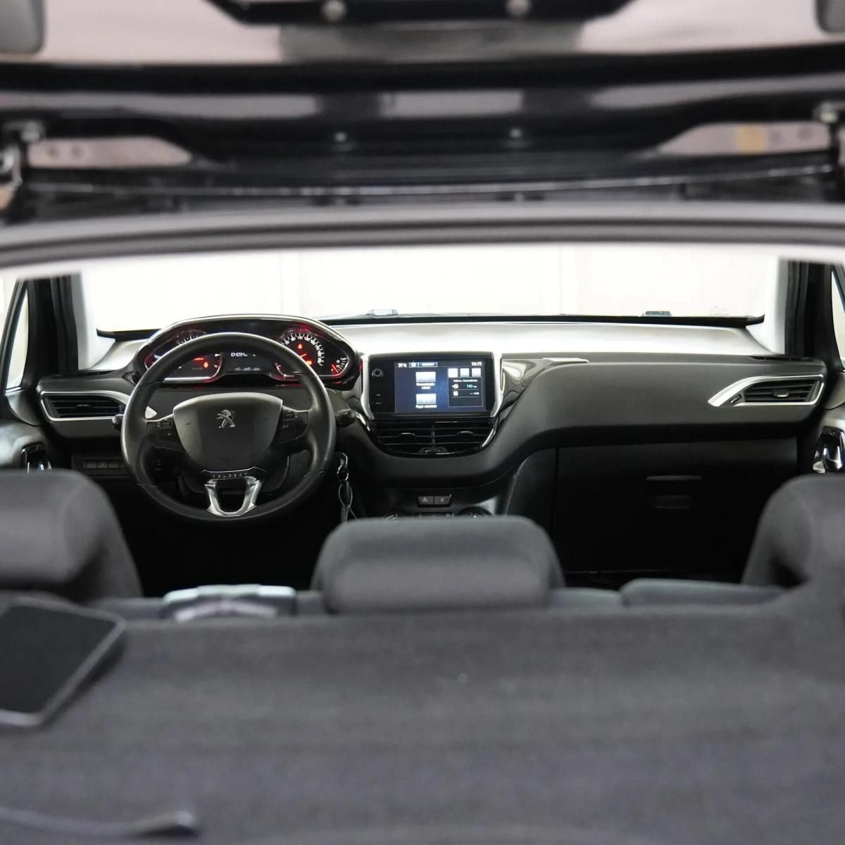 peugeot-208-2015-gasolina-1199cc