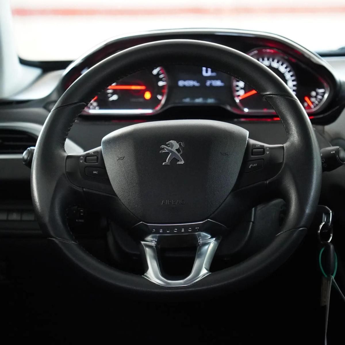 peugeot-208-2015-gasolina-1199cc