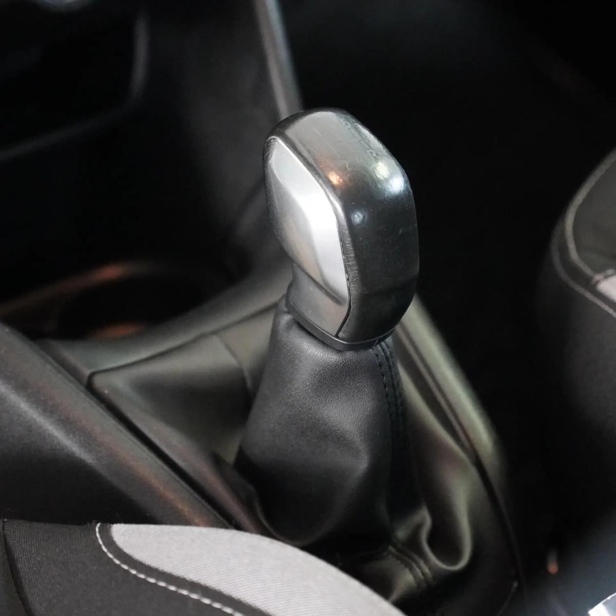 peugeot-208-2015-gasolina-1199cc