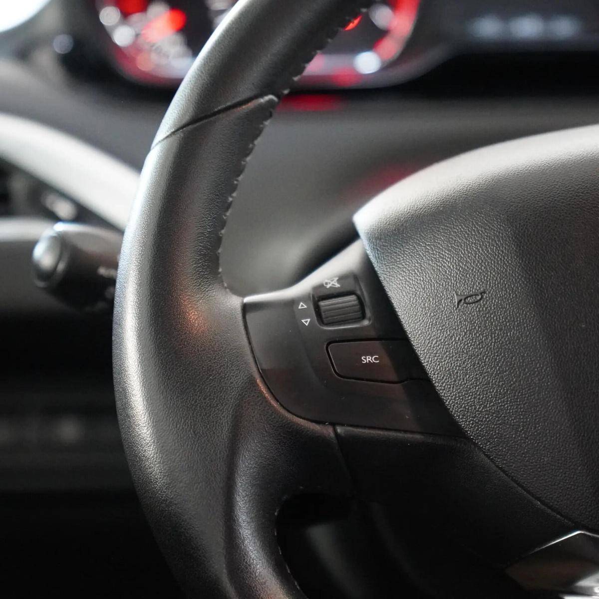 peugeot-208-2015-gasolina-1199cc