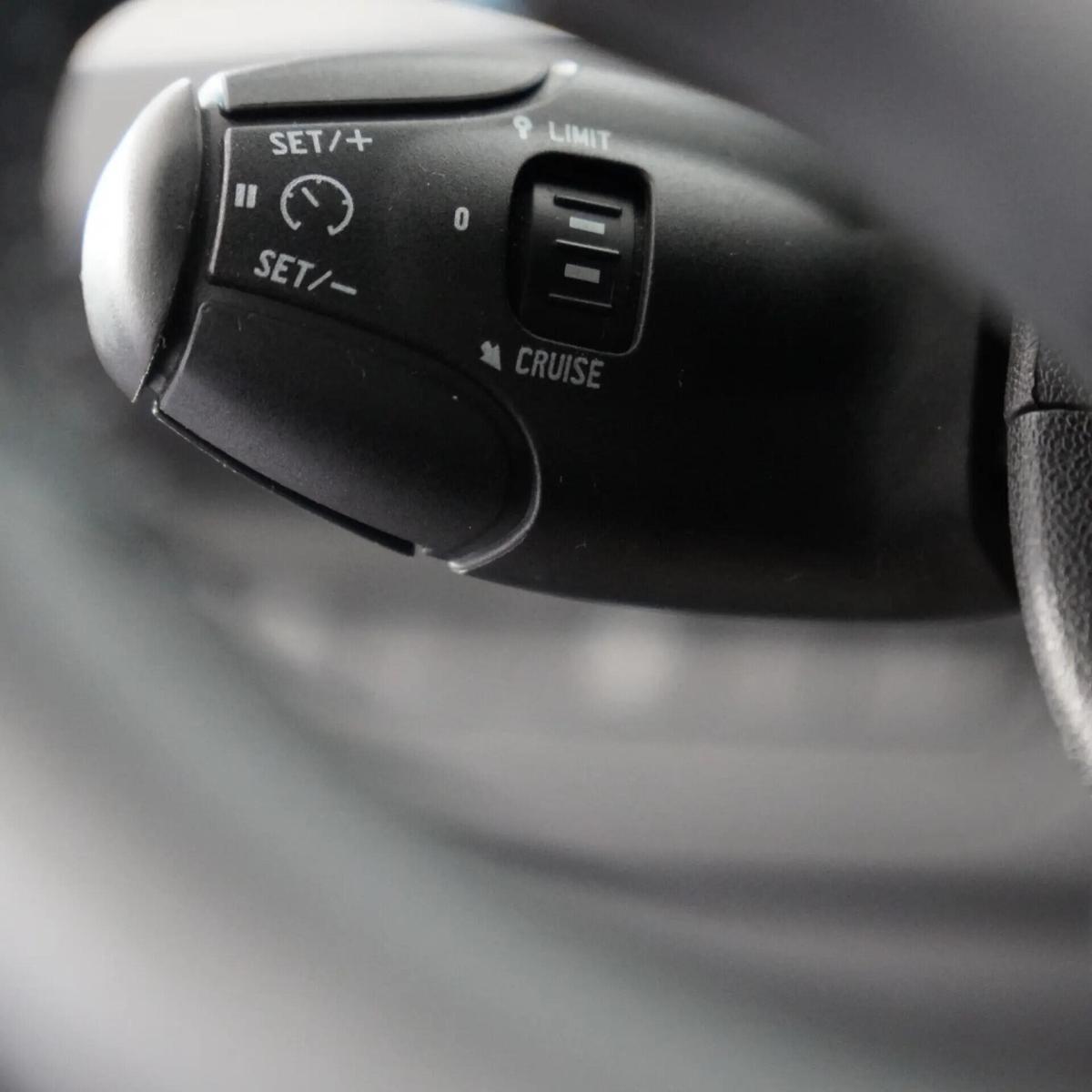 peugeot-208-2015-gasolina-1199cc
