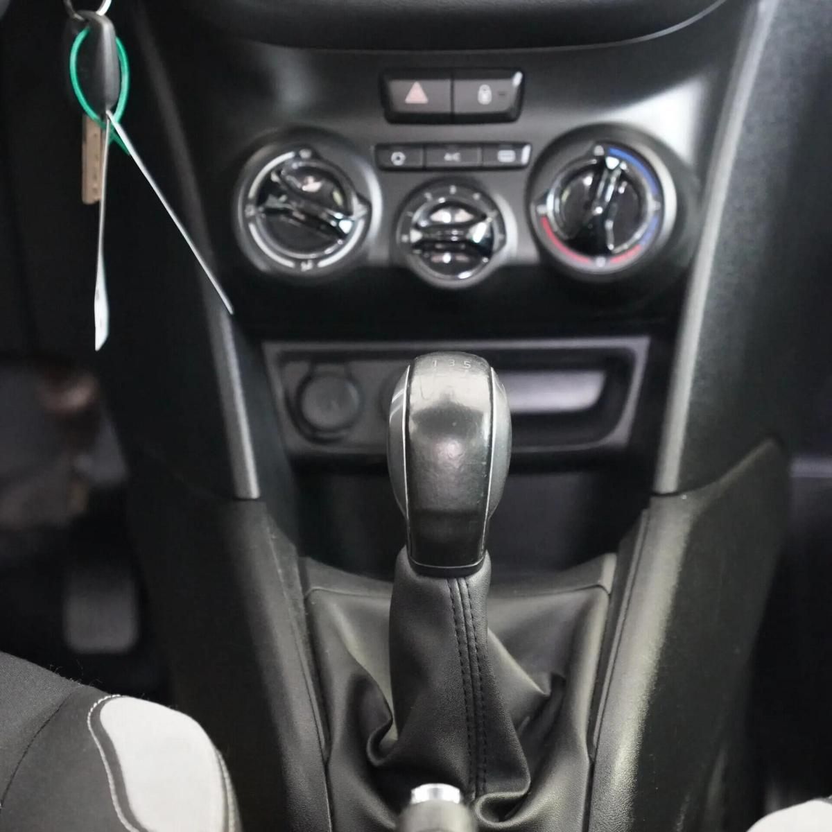 peugeot-208-2015-gasolina-1199cc
