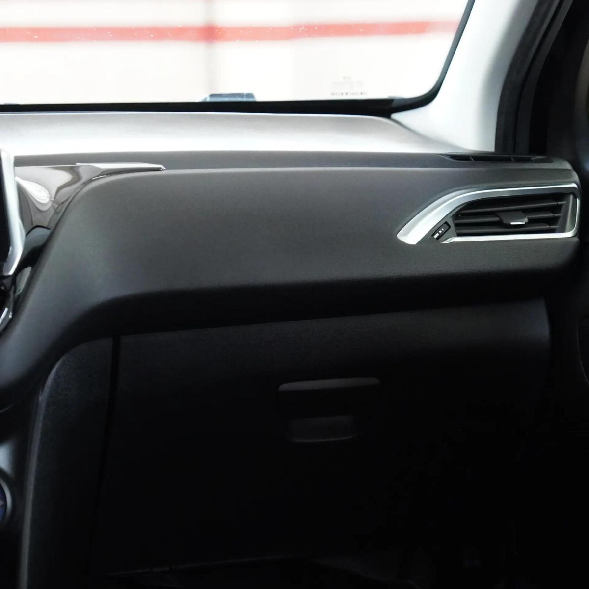 peugeot-208-2015-gasolina-1199cc