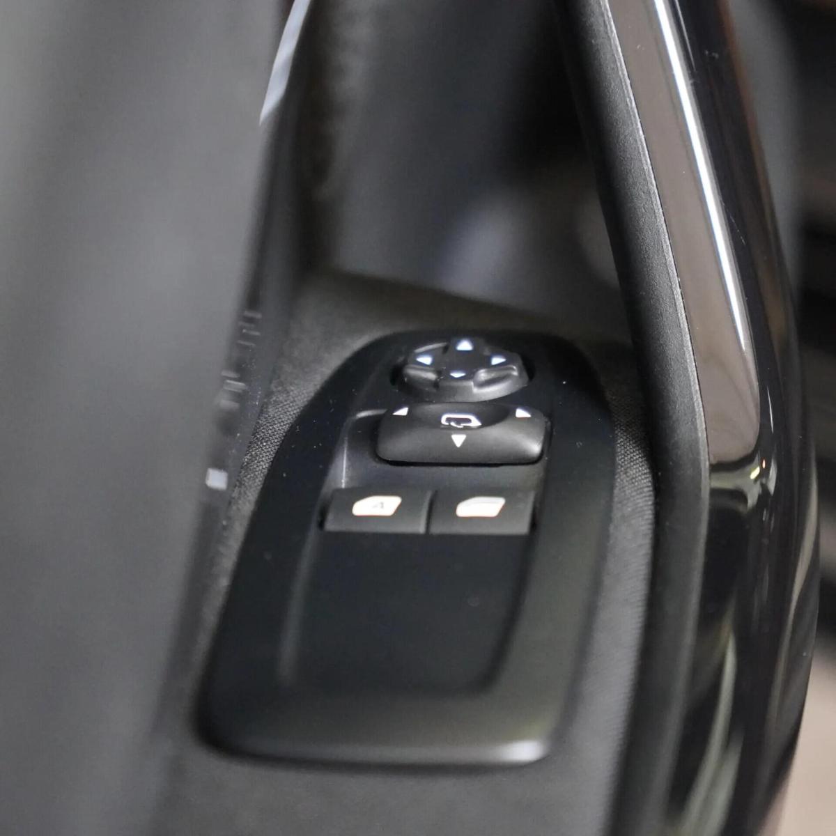 peugeot-208-2015-gasolina-1199cc