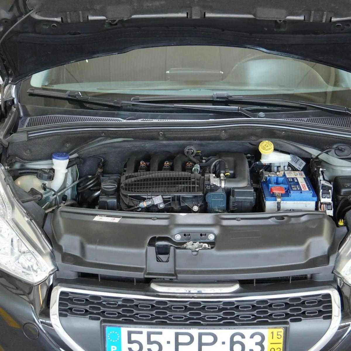 peugeot-208-2015-gasolina-1199cc