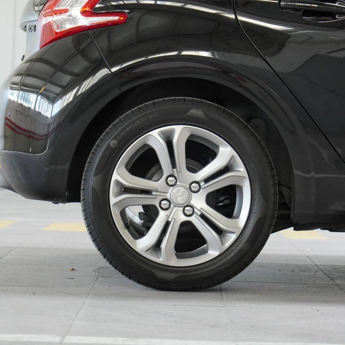 peugeot-208-2015-gasolina-1199cc