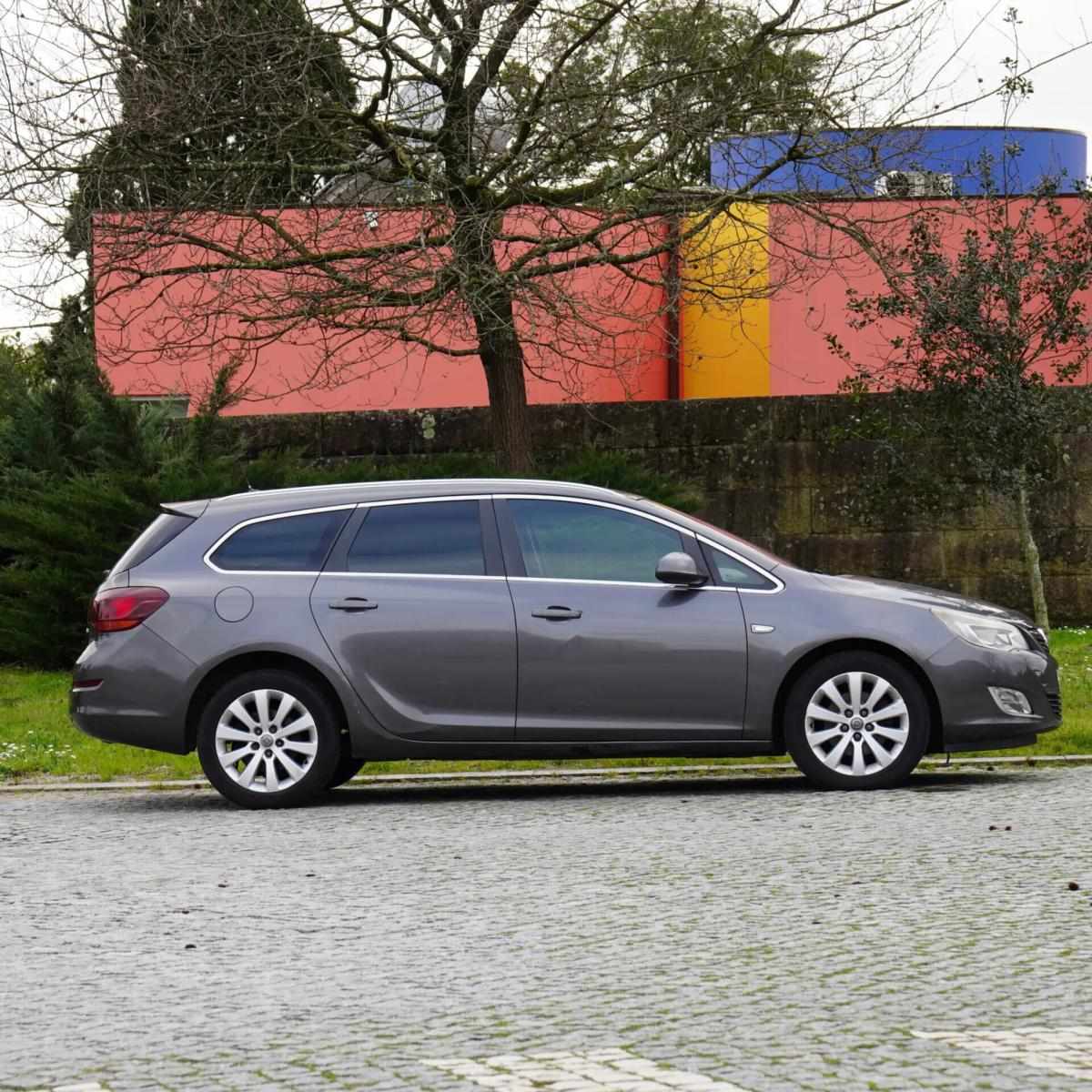 opel-astra-caravan-2011-diesel-1686cc