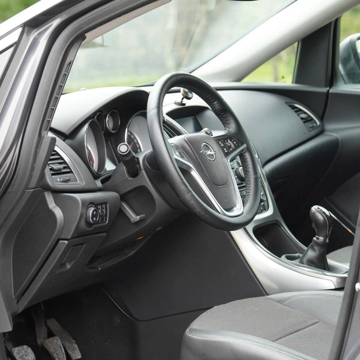 opel-astra-caravan-2011-diesel-1686cc