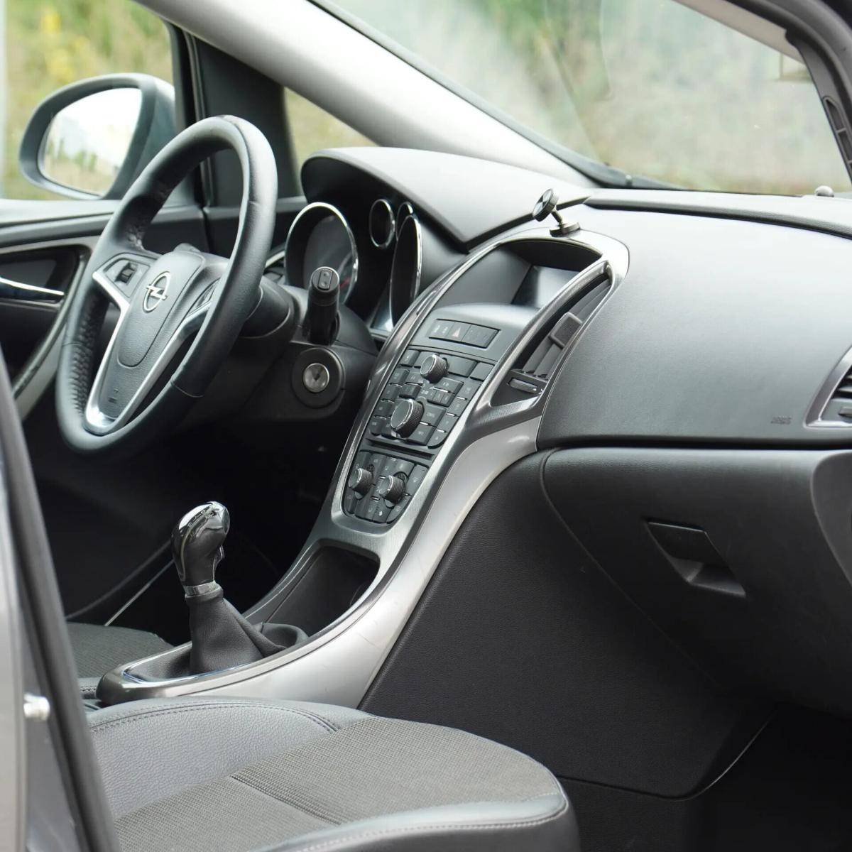 opel-astra-caravan-2011-diesel-1686cc