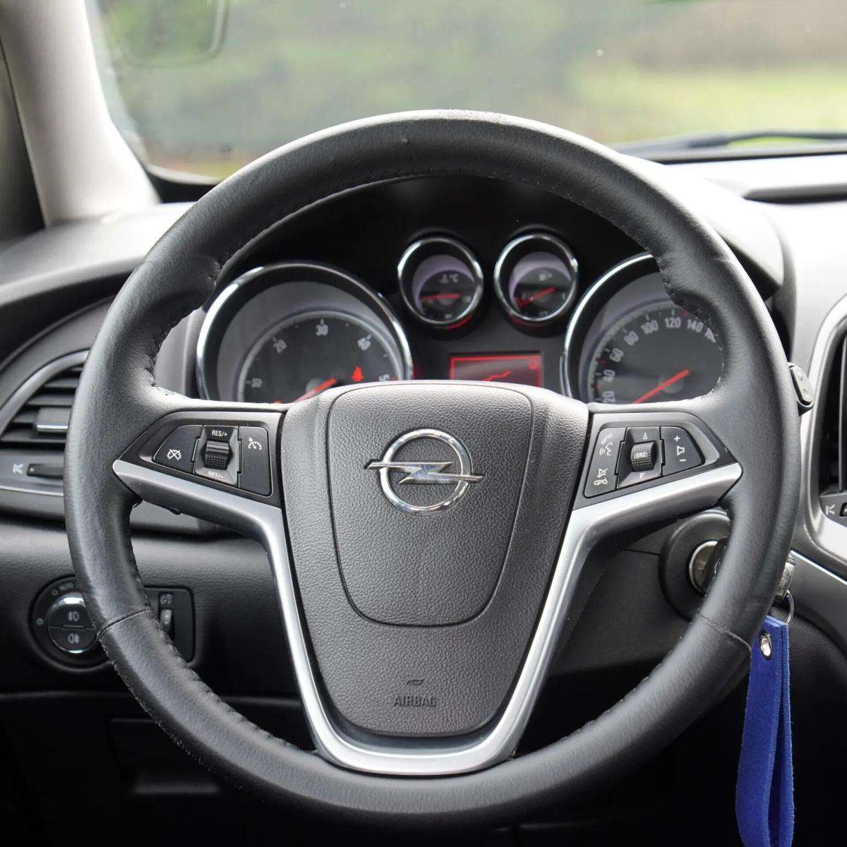 opel-astra-caravan-2011-diesel-1686cc