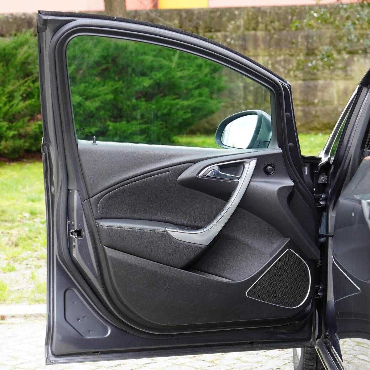 opel-astra-caravan-2011-diesel-1686cc