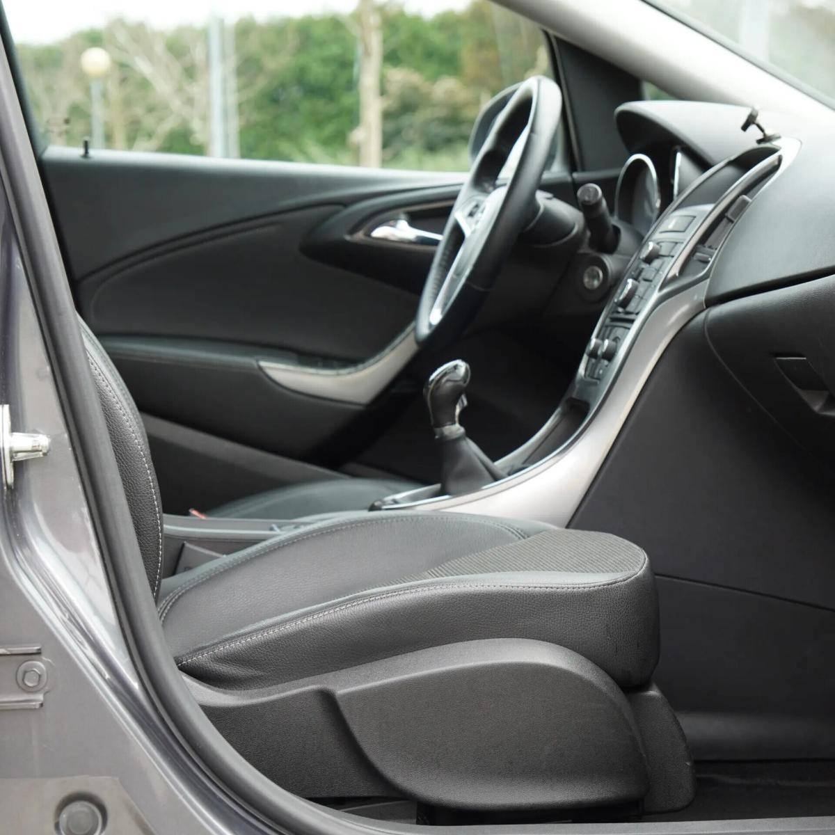 opel-astra-caravan-2011-diesel-1686cc