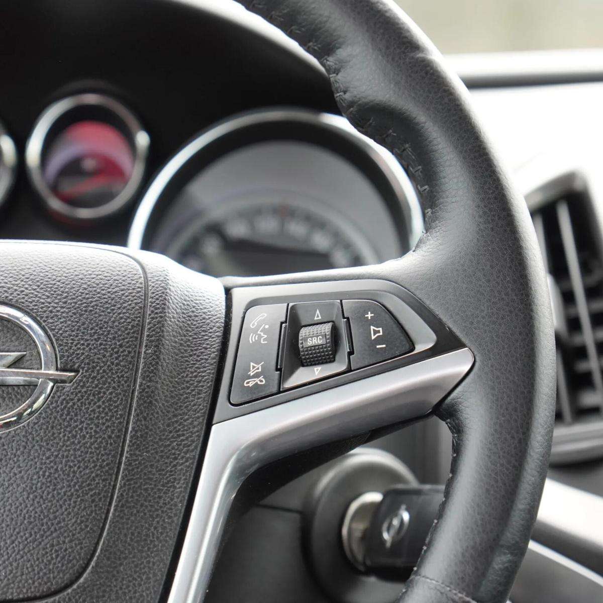 opel-astra-caravan-2011-diesel-1686cc