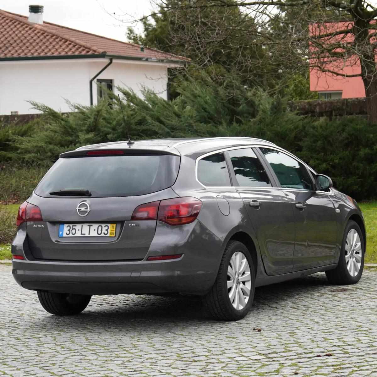 opel-astra-caravan-2011-diesel-1686cc