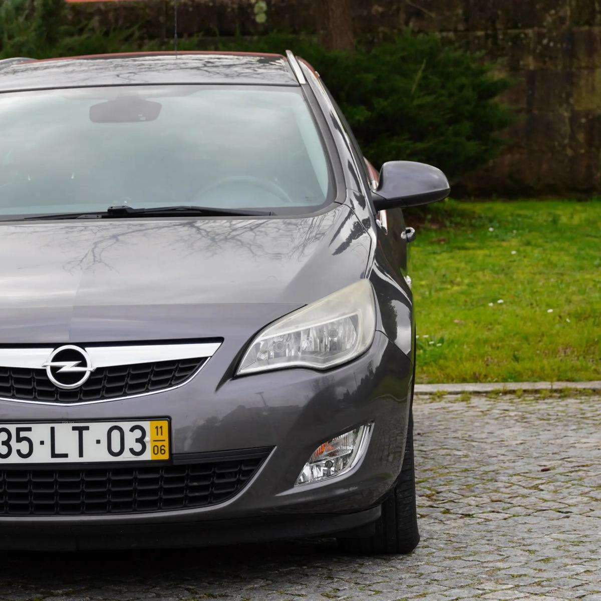 opel-astra-caravan-2011-diesel-1686cc
