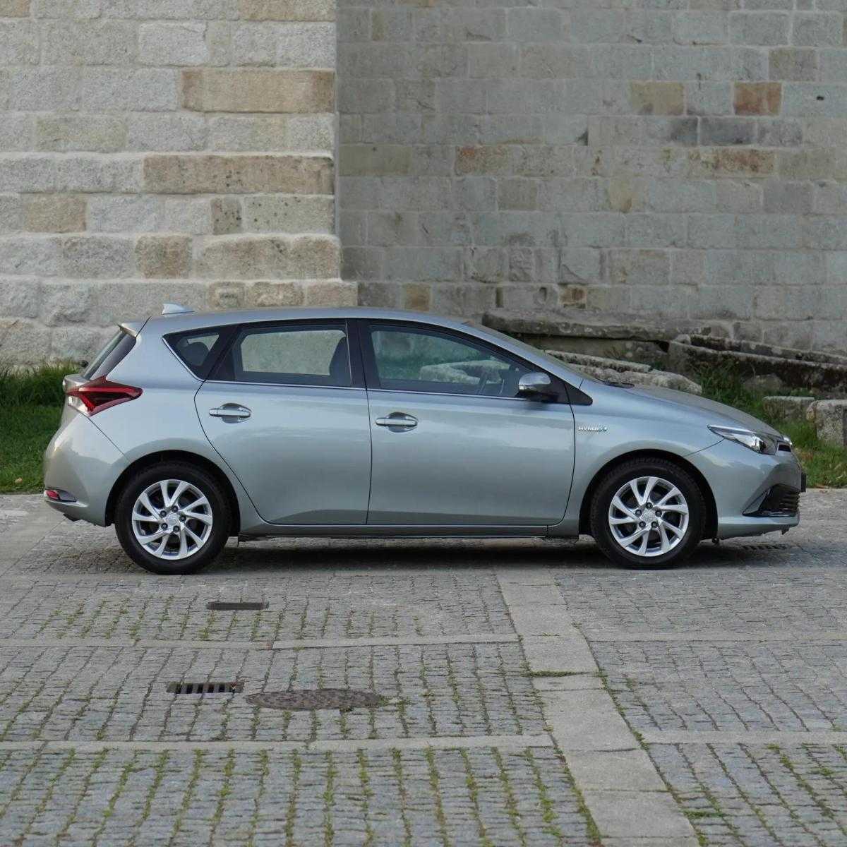 toyota-auris-2018-hibrido-a-gasolina-1798cc