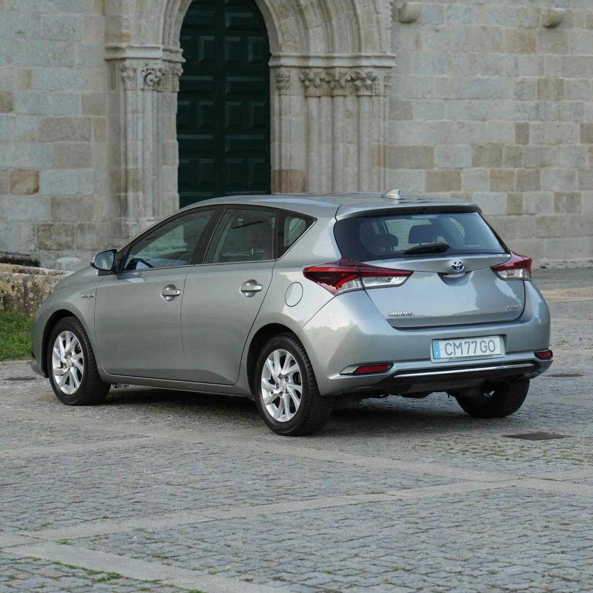 toyota-auris-2018-hibrido-a-gasolina-1798cc