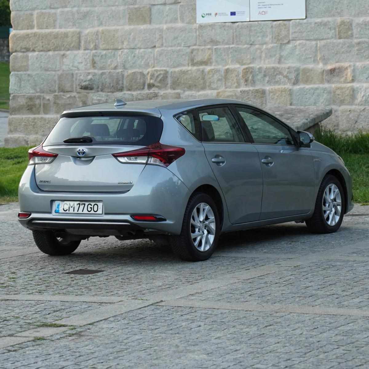 toyota-auris-2018-hibrido-a-gasolina-1798cc