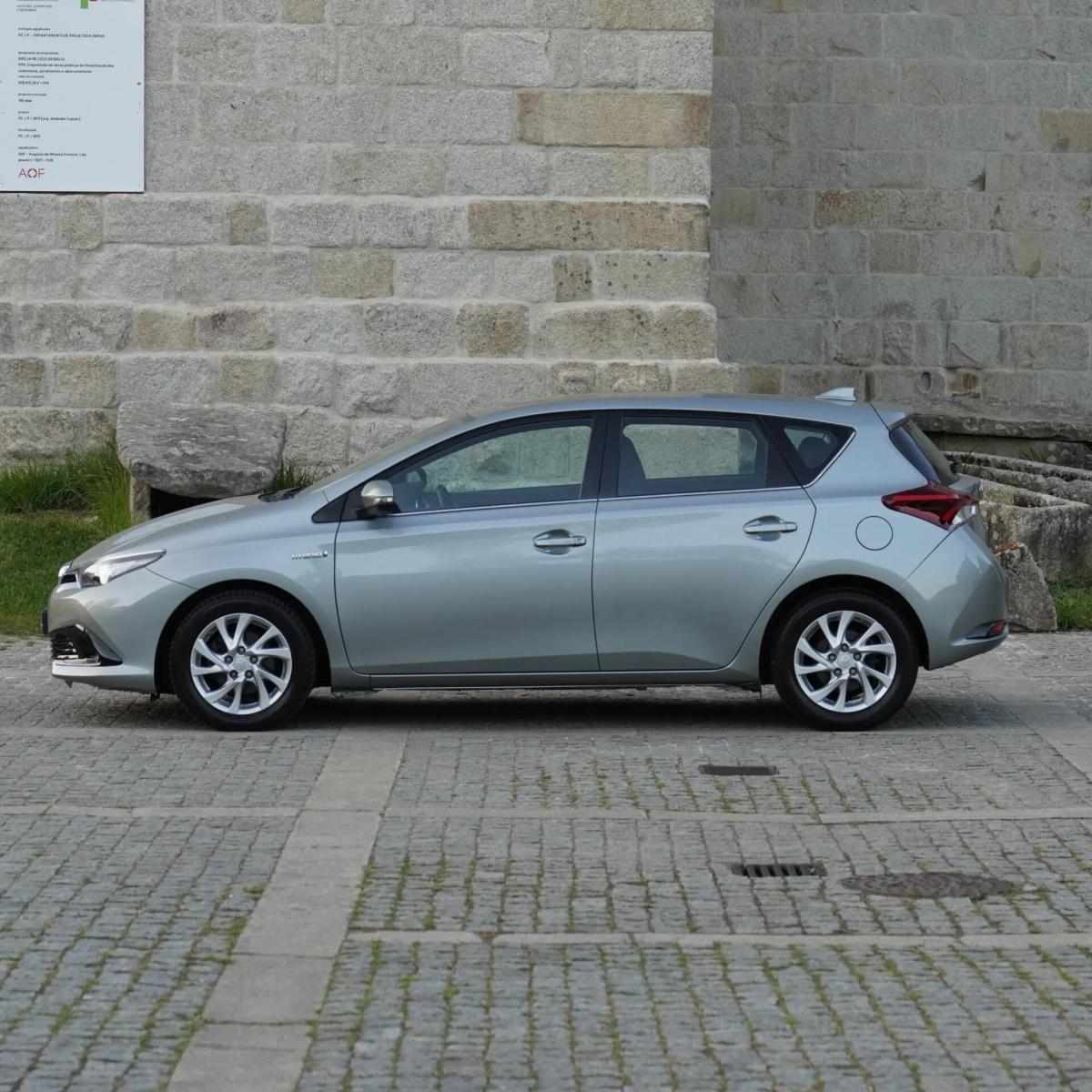 toyota-auris-2018-hibrido-a-gasolina-1798cc