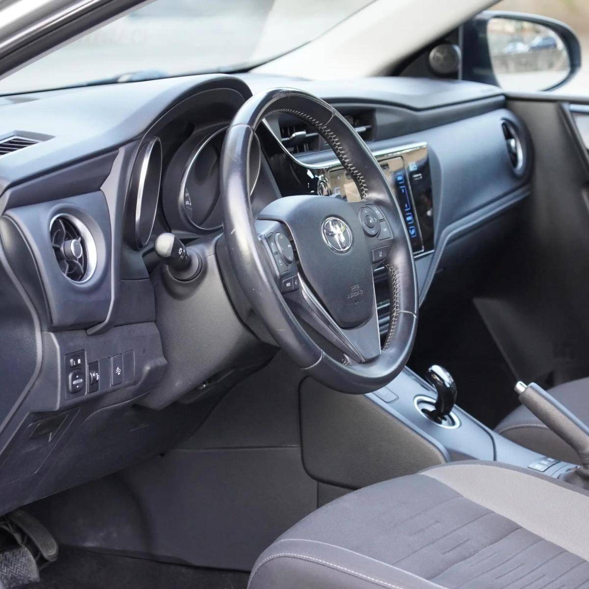 toyota-auris-2018-hibrido-a-gasolina-1798cc
