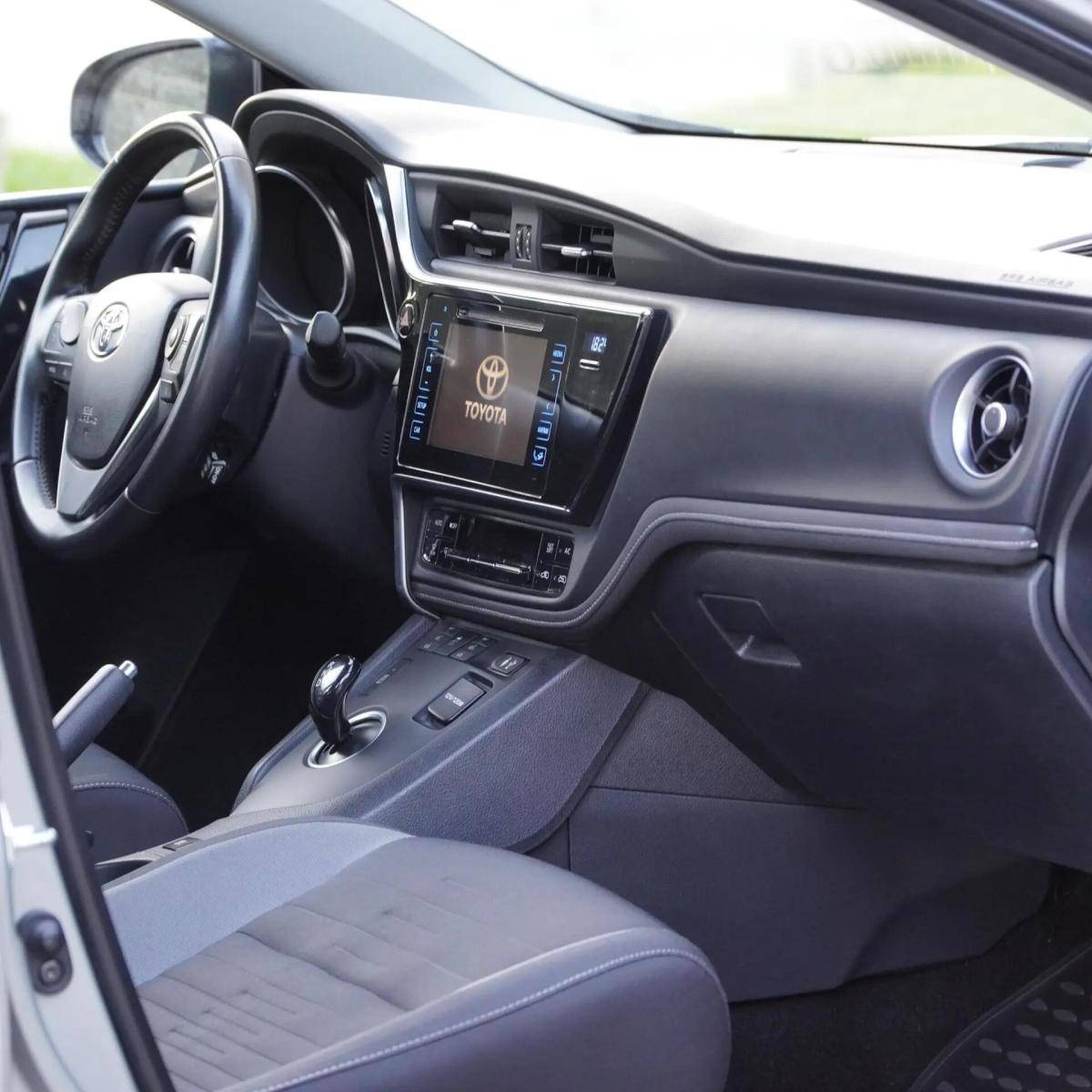 toyota-auris-2018-hibrido-a-gasolina-1798cc