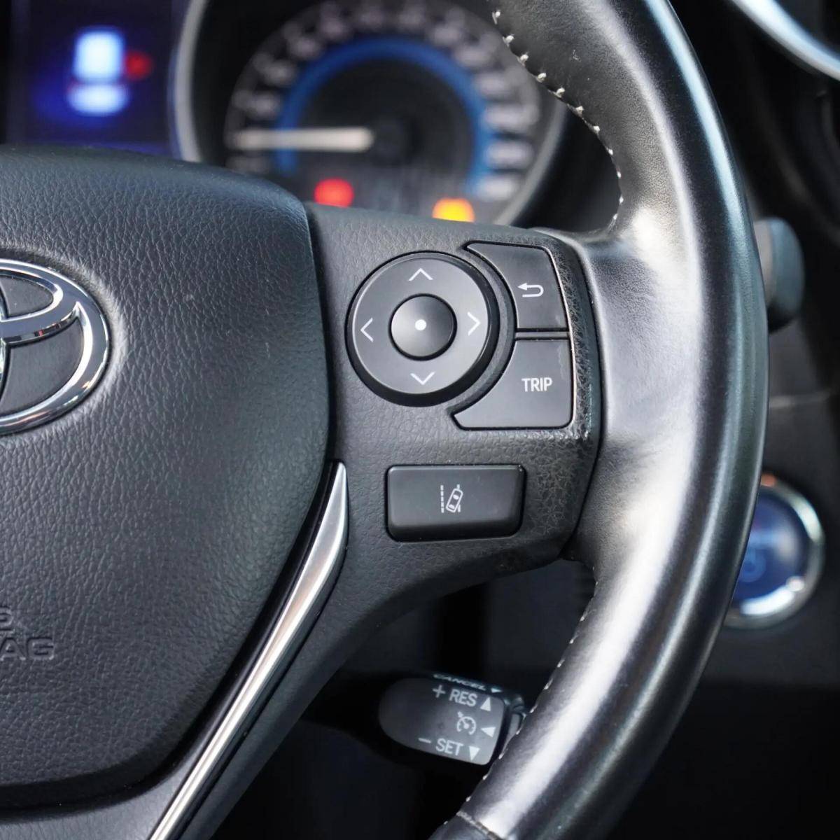 toyota-auris-2018-hibrido-a-gasolina-1798cc